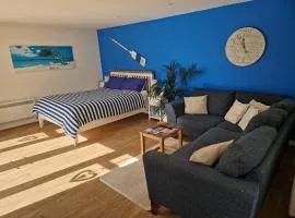 Nautical themed Guest House with private patio on the outskirts of Lymington