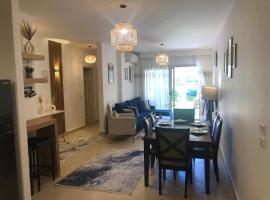 Stella new chalet with garden next to Marassi & El Alamein, Hotel in El-Alamein
