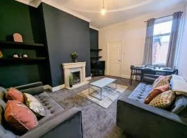 Comfortable Stay At Our 3br Flat Near The City