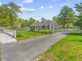 Cottage Oasis by Lake with Kayaks Fire Pit and a Huge Yard