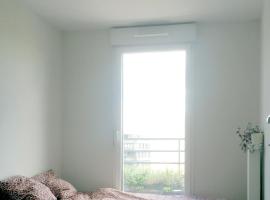 Chambre privée dans un roof-top unique, hotel v destinaci Colombes