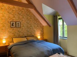 Encore une fois, La maison coloréé, hotel en Locmalo