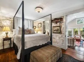 Historic 2 bd Home Patio DT Fredericksburg