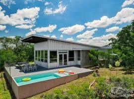 Lazo House - Riverfront with Overlooking Llano River