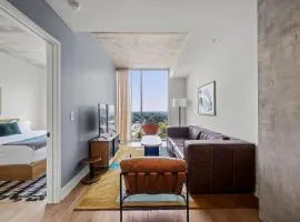Modern 1BR Condo on Rainey St with Pool and Views
