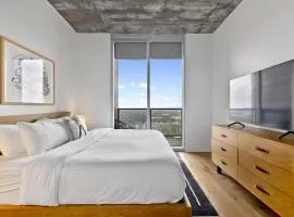 20th FL 1BR - Heated Pool - Gym - Bar - Balcony