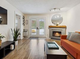 Whispering Pines Escape, hotel com estacionamento em Collingwood