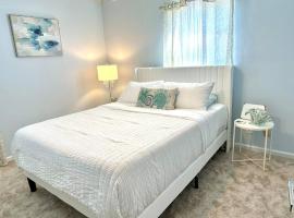 Virginia Beach 2Story with Pool، فندق في فرجينيا بيتش