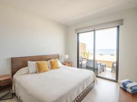 Oceanfront condo with terrace, hotel en San Francisco (San Pancho)