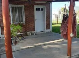 Monoambiente con baño privado, cocina, heladera y cochera en Pueblo Belgrano