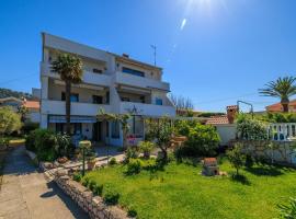 Apartments Near the sea Barbat, hotel in Barbat na Rabu