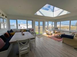 PEDWAR GWYNT-4 BED-SEA FRONT BUNGALOW-RAVENSPOINT ROAD, caba&ntilde;a en Trearddur