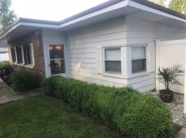 Adorable Buckeye Lake Cottage, hotel in Buckeye Lake