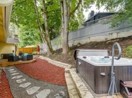 3 Mi to Lake Sammamish! Pet-Friendly Home w/ Deck