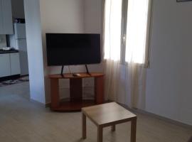 Appartamento vicino al mare con parcheggio, hotel v destinaci Scauri