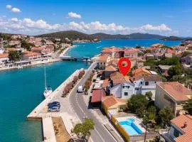 Apartments by the sea Tisno, Murter - 815