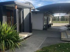 Self Contained gem in the country, near to town