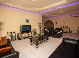 JesLuv Lodge - West Hills Mall, Accra, hotel v destinaci New Weija
