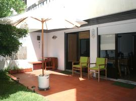At the beach with a private garden, beach rental in Carcavelos