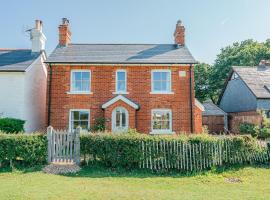 Beautiful Cottage in Brockenhurst with Forest View, hotel de golf din Brockenhurst