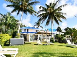 Villa Maya oceanfront with pool, jaccuzzi, wifi, jets in bathroom, hotel in Trou dʼ Eau Douce
