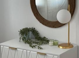 SUNNY MOOD by Little Hellen, hotel in Perea