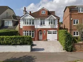 Goodwood FOS 5 Minutes Chichester Sleeps 8