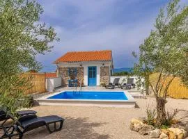 Holiday house KUNTENTA with pool and jacuzzi