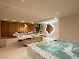 Hôtel La Monnaie Arty & Spa, hotell La Rochelle’is lennujaama La Rochelle - Ile de Re lennujaam - LRH lähedal