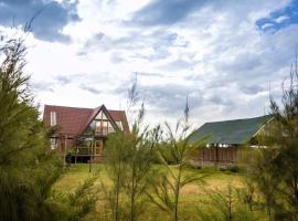 The Besotted Cottage at Mount Kenya Farm Stay，Naro Moru的小屋