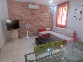 Planta baja, bien comunicada, cerca de la playa