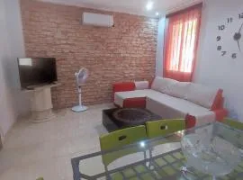 Planta baja, bien comunicada, cerca de la playa