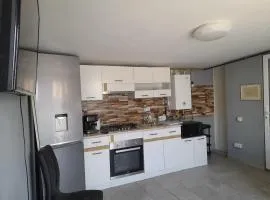 Garsoniera Sic Zona Terapia Zona linistita la casa cu parcare