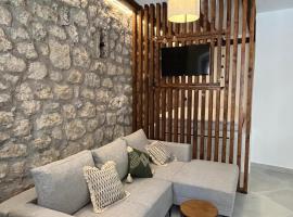 The Oldest Street Apartment - TOSA: Risan şehrinde bir otel
