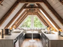 Traumhafte Ferienwohnung am Park, großer Balkon, voll ausgestattete Küche, Schreibtisch, WiFi, Smart TV, Carport, Wallbox, Fahrräder