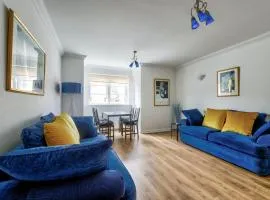 GuestReady - Stylish Apt w/ Parking near Edinburgh