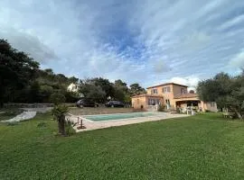 La pinède, 8 couchages vaste terrain piscine