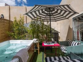 Puerta de Armas Apartments, khách sạn có bồn tắm nóng ở Seville