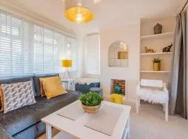 Pass the Keys Large Luxury Glastonbury House Stunning views