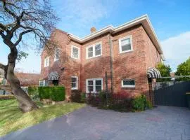 Elegant Caulfield North Family Home