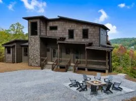 Vacay Chalet - Luxury Cabin in North Georgia - Floor-To-Ceiling Stone Fireplace, Professionally Decorated, Designer Furnishings,