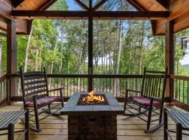 Lees Lookout - Pet Friendly with Mountain Views - Open Floor Plan, Vaulted Ceilings, Hot Tub, Pet Friendly, Outdoor Fire Pit