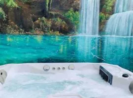 Mews House, Tewkesbury town centre, hot tub, pets