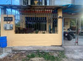 Casa de Alojamiento Muyuyo House, caba&ntilde;a o casa de campo en Puerto Baquerizo Moreno