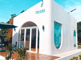 Mersika Beachfront Studio Near To Mersing Jetty, villa Mersingis