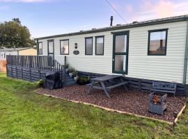 Jungle House no.26 at Three Lochs Holiday Park, prázdninový areál v destinaci Newton Stewart