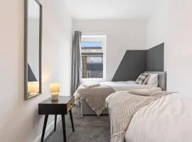 Charming House with Free Parking, Fast Wifi and SmartTV with Netflix by Yoko Property