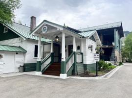 Huff House Inn and Cabins: Jackson şehrinde bir Oda ve Kahvaltı