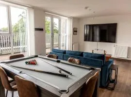 Maidstone Luxury Penthouse 3 bedroom apartment & parking