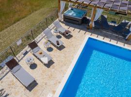 Villa Unika heated 39m2 Pool, Jacuzzi, Sauna, hotel v destinaci Opanci
